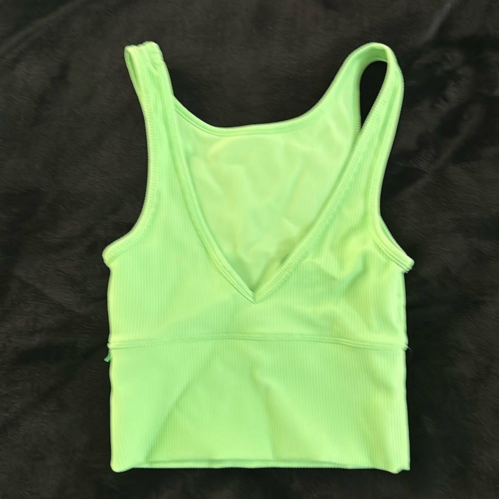 Power pivot ribbed tank top